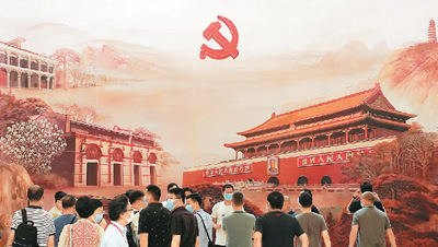 红色旅游热动中国