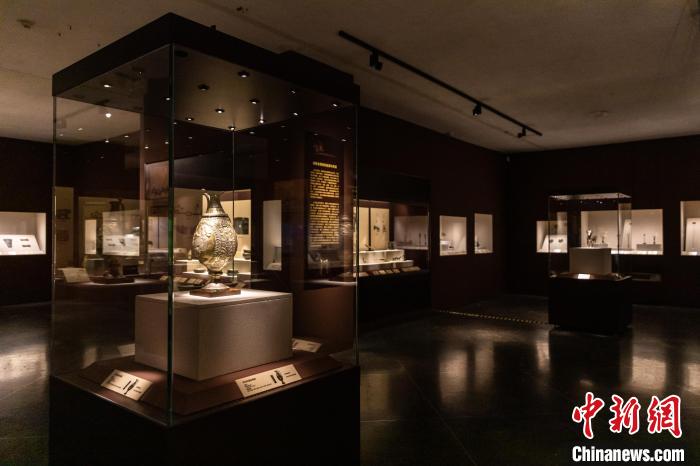 2022年8月18日,“灿烂记忆:从美索不达米亚到犍陀罗——东方文明古国冶金术展”在敦煌研究院揭幕。 敦煌研究院供图 2022年8月18日,“灿烂记忆:从美索不达米亚到犍陀罗——东方文明古国冶金术展”在敦煌研究院揭幕。 敦煌研究院供图