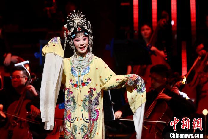 25日晚，2023北京西山永定河文化节开幕，图为开幕式上的京剧表演。　<a target='_blank'  data-cke-saved-href='/' href='/'>中新社</a>记者 易海菲 摄